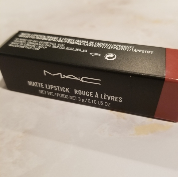 MAC retro matte liquid lipcolor topped with Brandy - Picture 3 of 5